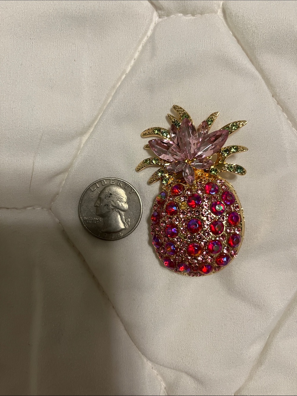 New Sparkle Crystal Pineapple Pin Broach - Picture 3 of 5
